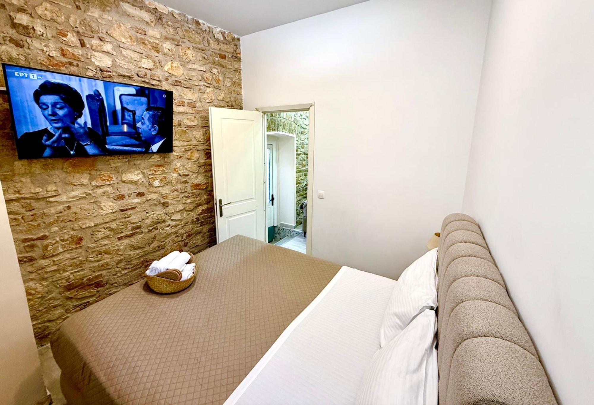 Apartment Travelers Luxury Suites, &