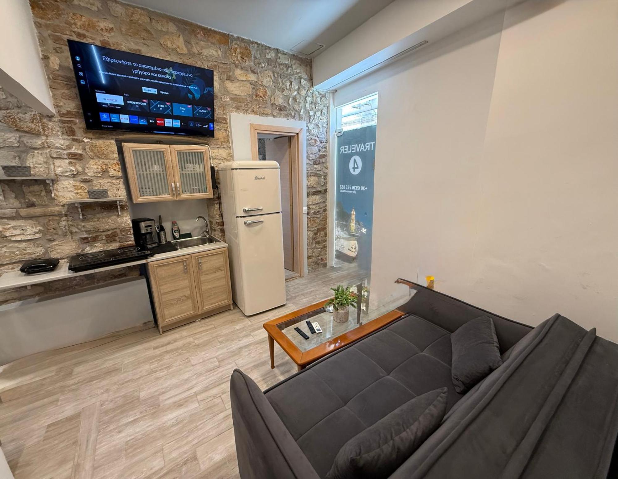 Travelers Luxury Suites, & Apartment *