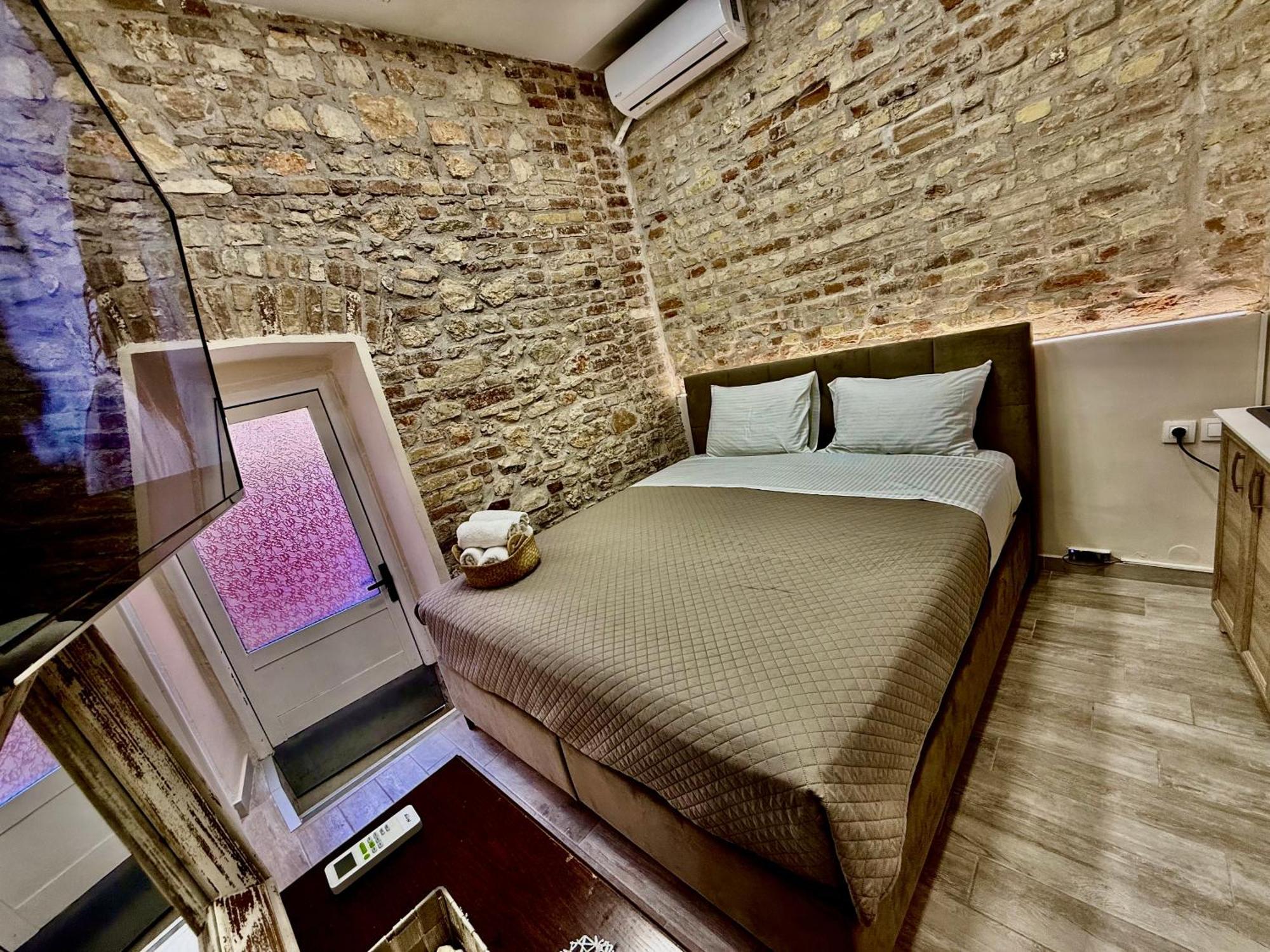 Travelers Luxury Suites, &