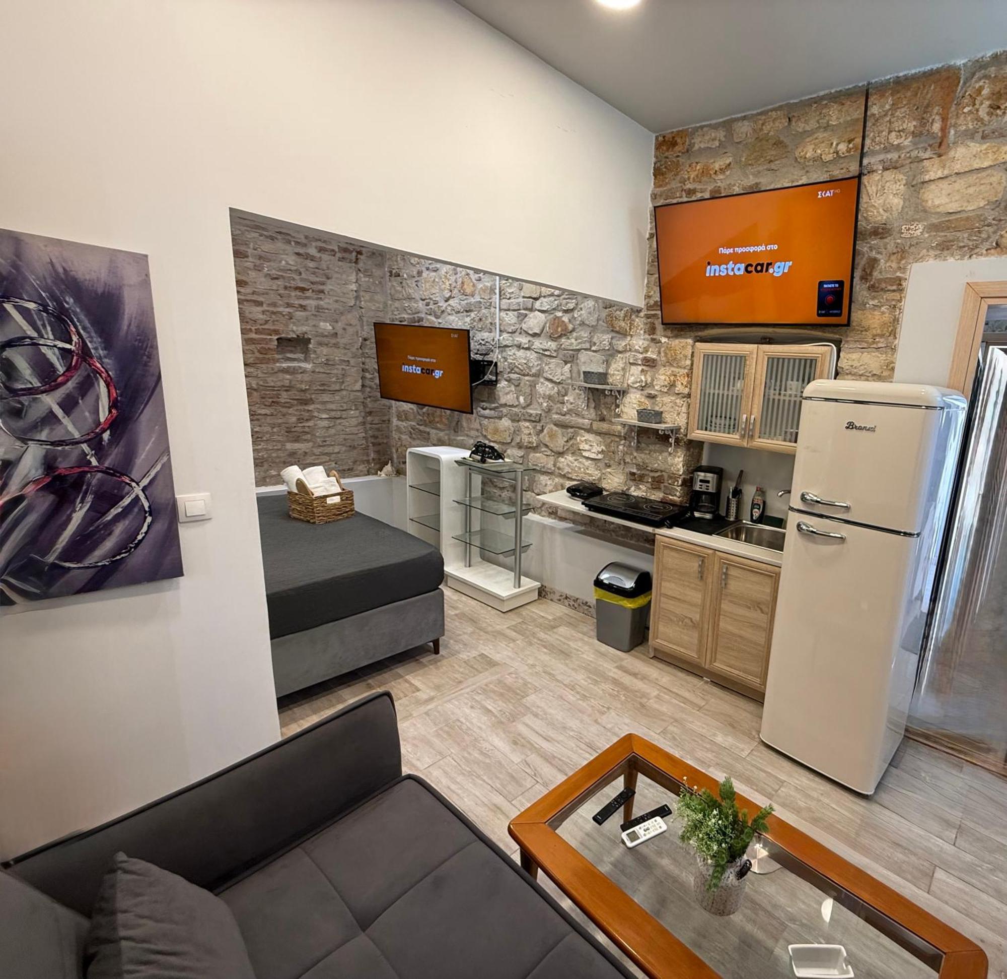 Travelers Luxury Suites, & Apartment