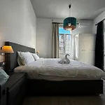 Travelers Luxury Suites, Studios & Apartments