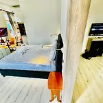 Travelers Luxury Suites, Studios & Apartments