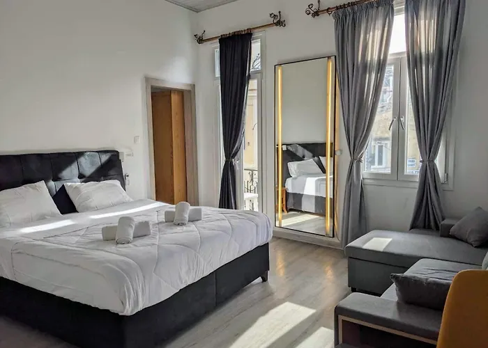 Travelers Luxury Suites, Studios & Apartments