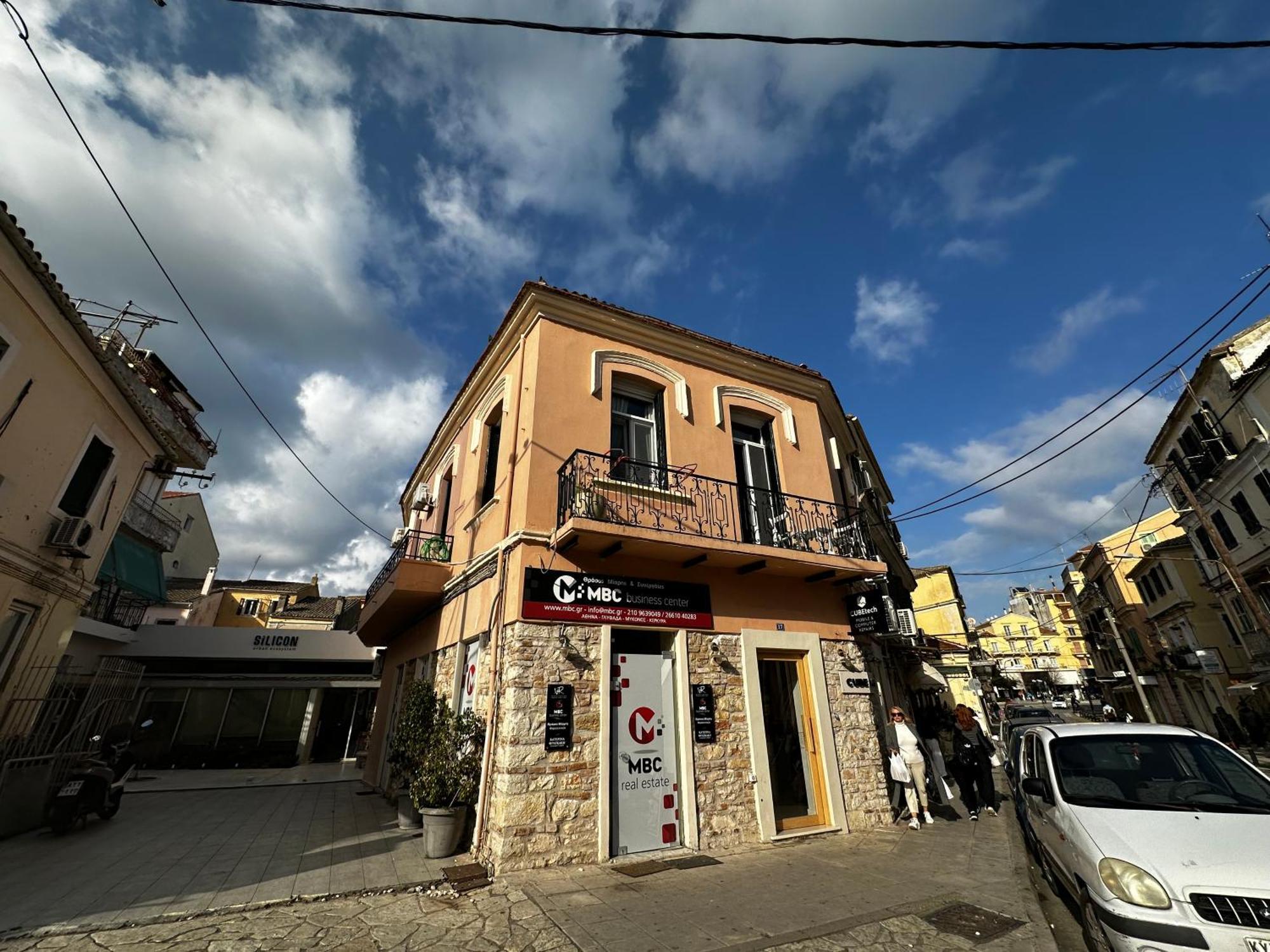 Travelers Luxury Suites, & Appartement