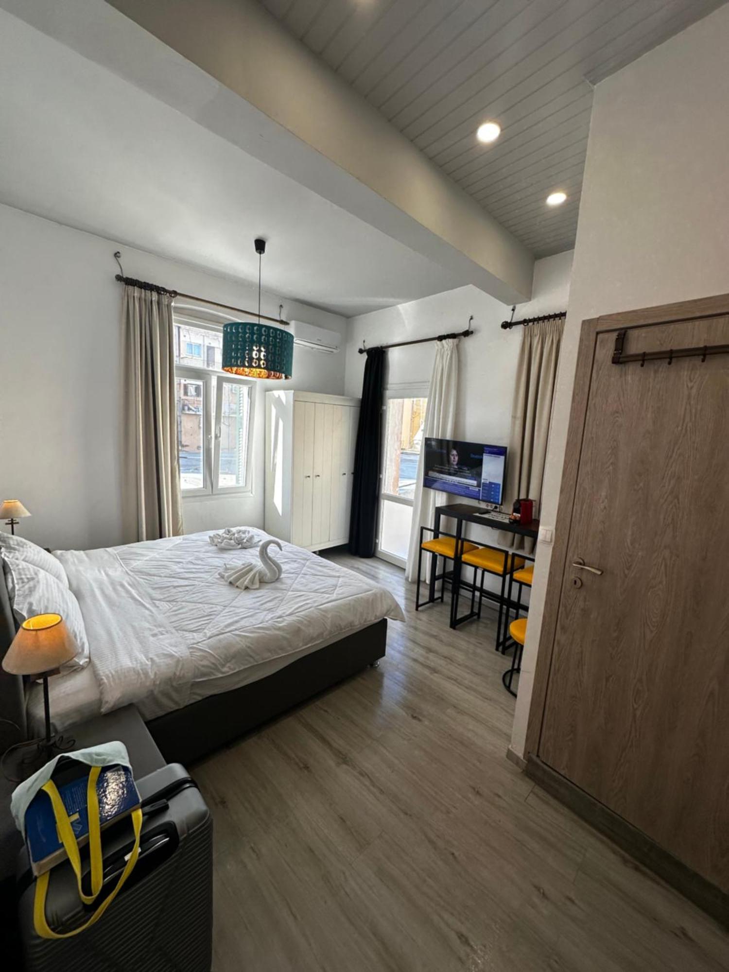Travelers Luxury Suites, & Appartement Corfu (city)