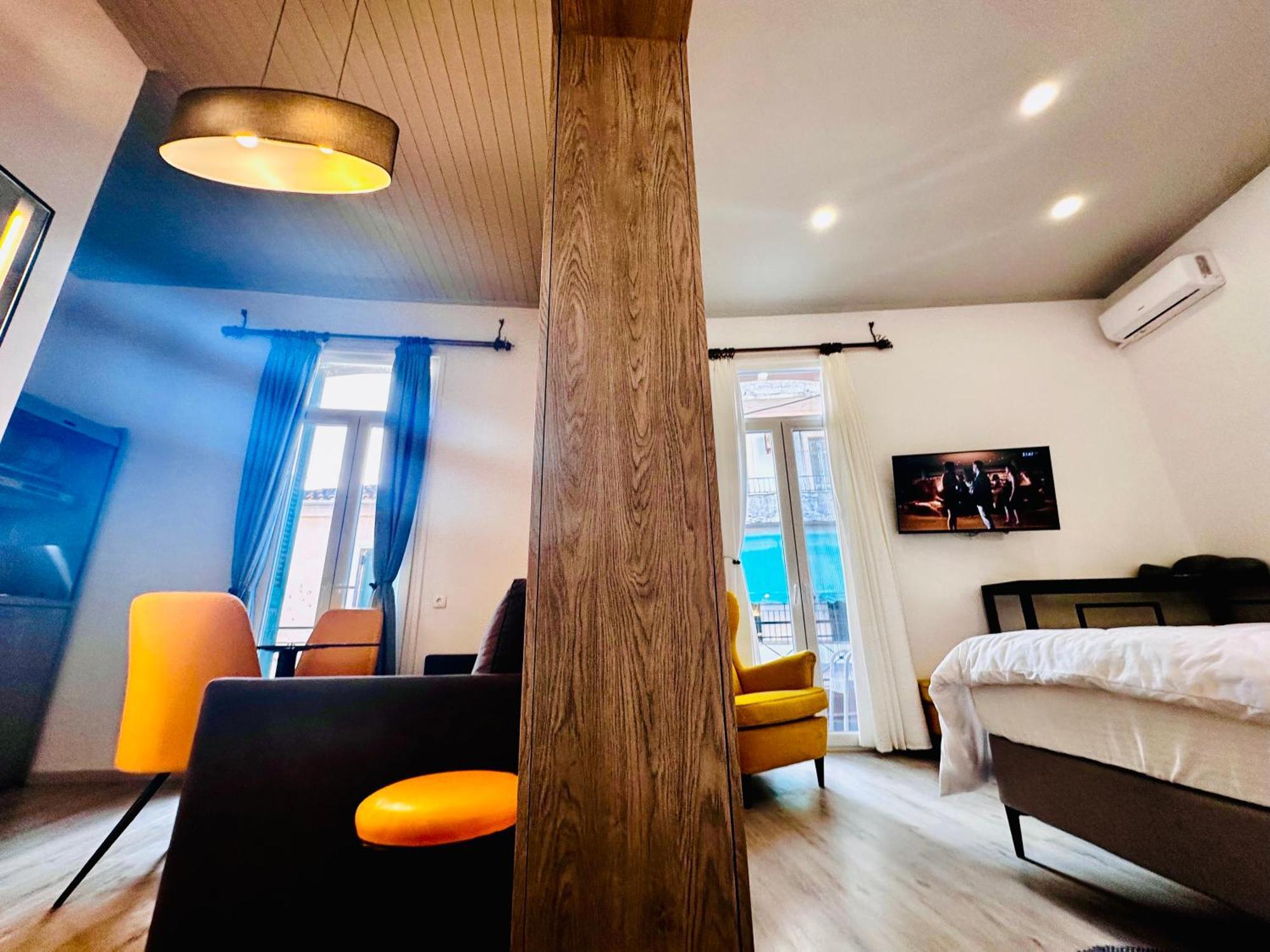 Travelers Luxury Suites, & Appartement Corfu (city)