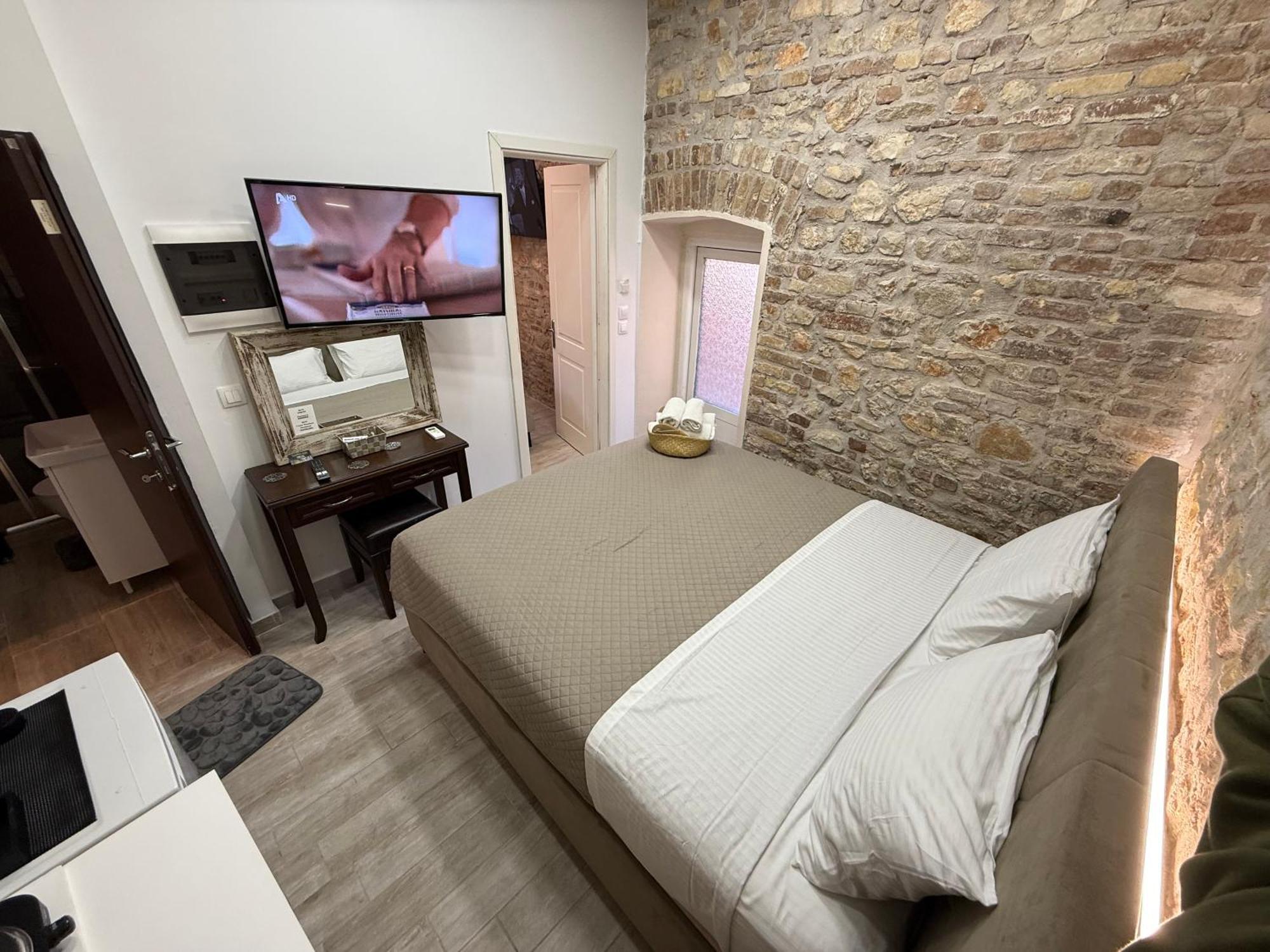 Travelers Luxury Suites, & Corfu (city)